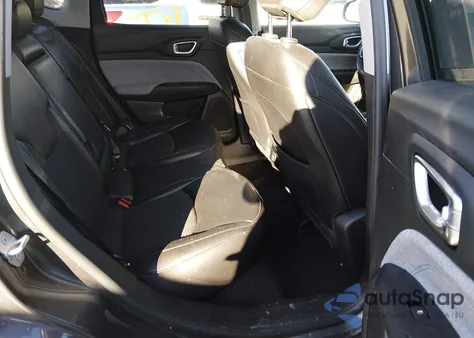 2022 Jeep Compass Latitude Fwd z USA, uszkodzony, nr VIN 3C4NJCBB8NT138401